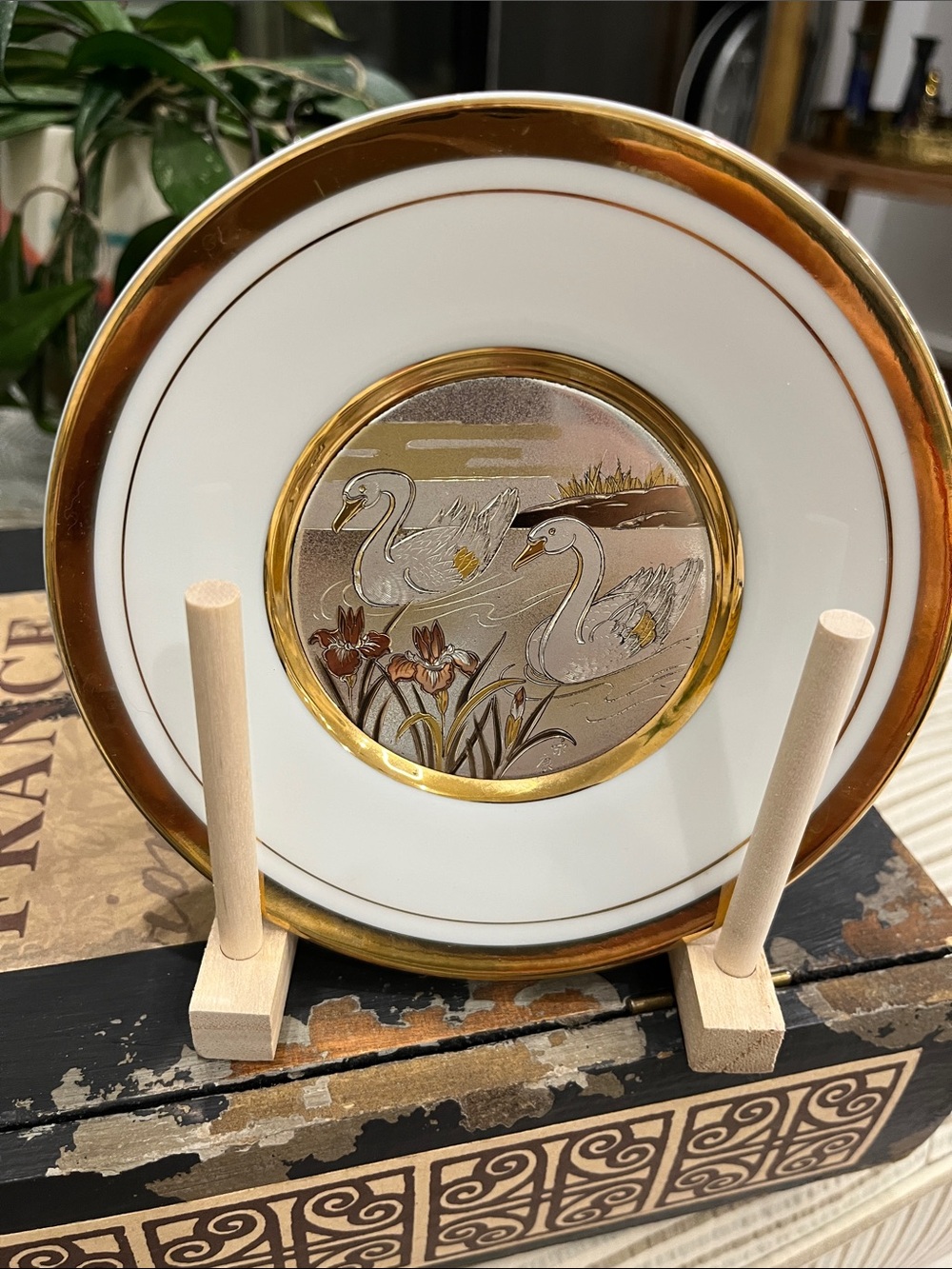 Vintage Gold-Trimmed Swan Plate - White and Gold